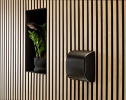 Quiet and efficient hand dryer